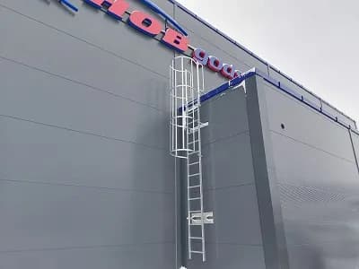 Brannstige montert på bygg i Trondheim