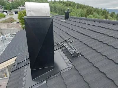 Nytt pipebeslag på Decra tak