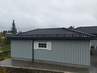 Snøfangere på garasje